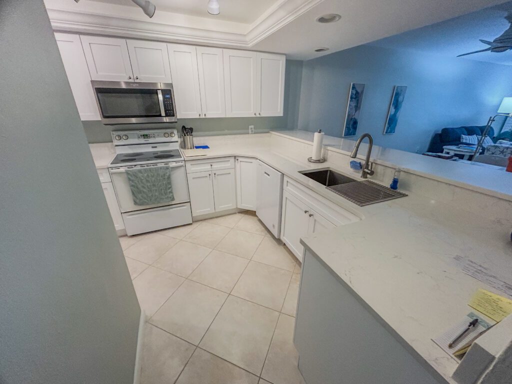 Completed U-shaped kitchen remodel by skilled home renovation contractors in Southwest Missouri | Sun Control Aluminum & Remodeling