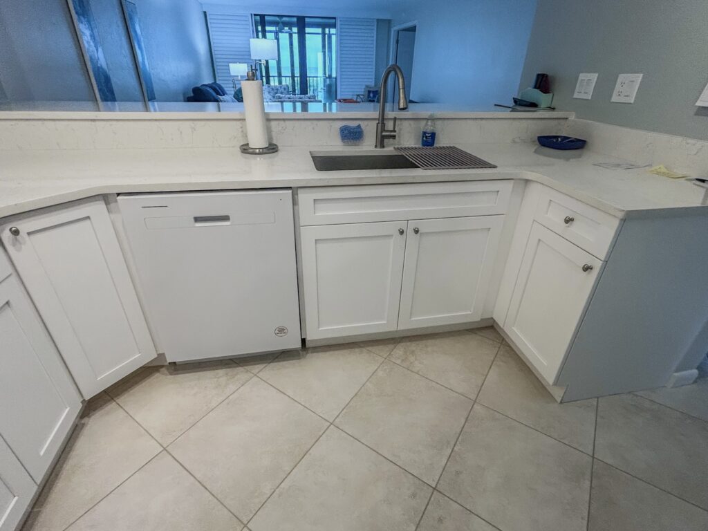 Completion image of modern kitchen remodel by home remodeling contractors in Southwest Florida | Sun Control Aluminum & Remodeling